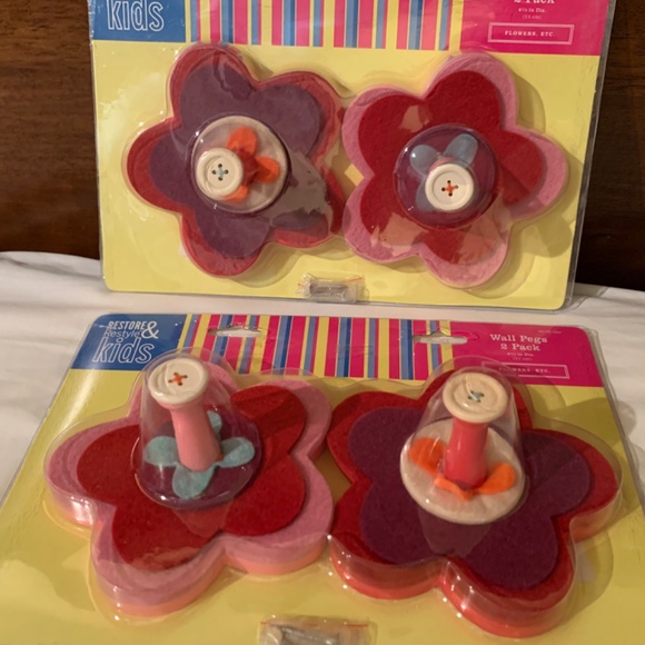 Restore & Restyle Kids Flower Wood Wall Pegs - 2 Sets - Picture 7 of 9